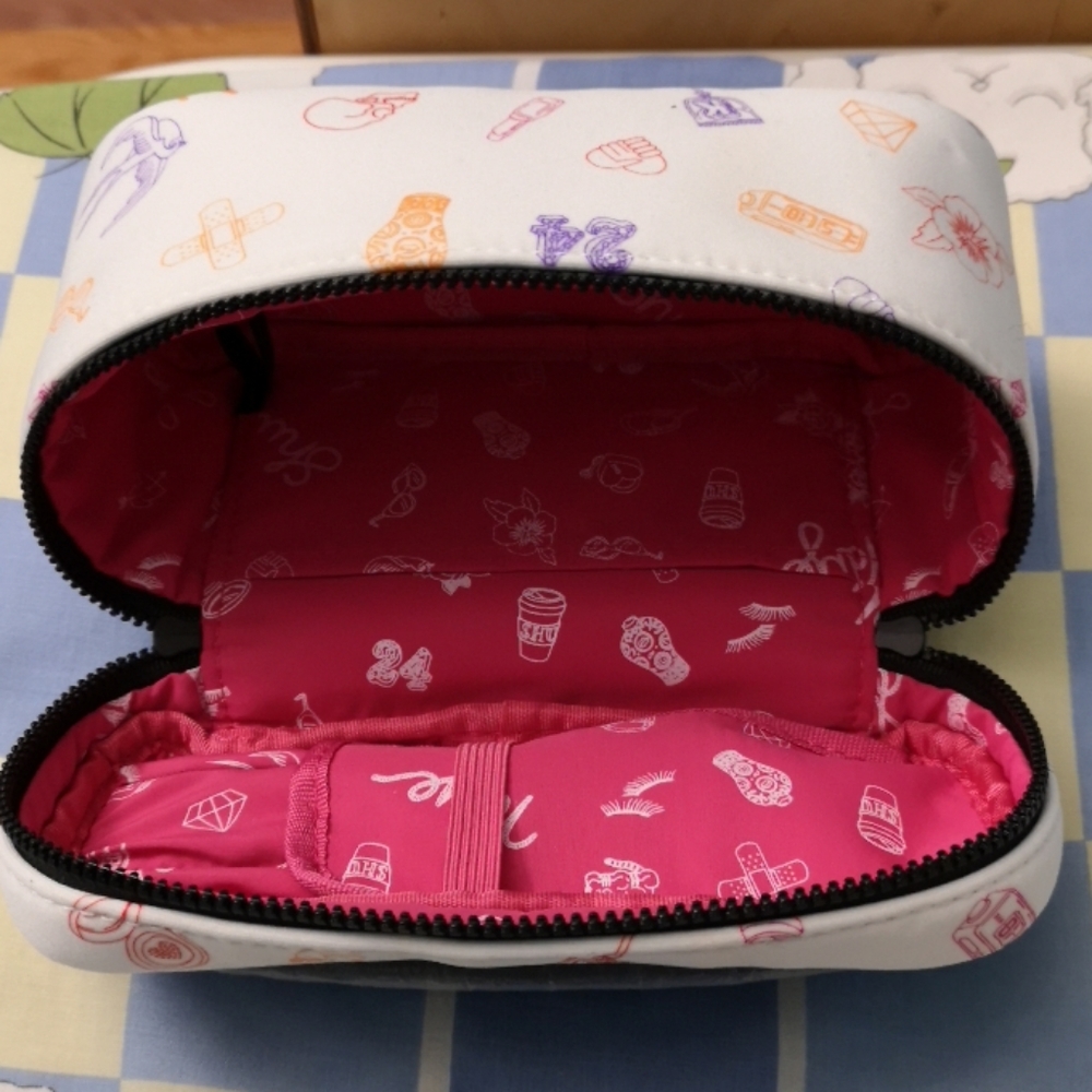 Small cosmetics case - Picture 3 of 3